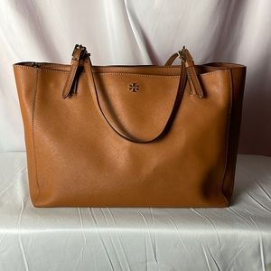 Tory Burch Robinson Brown Saffiano Leather Tote

HPK069